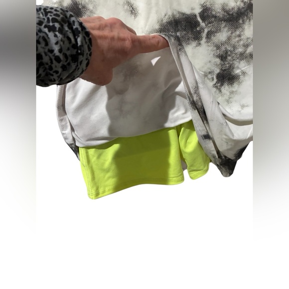 Stylish Black and White Tie-Dye Dress - Picture 3 of 6